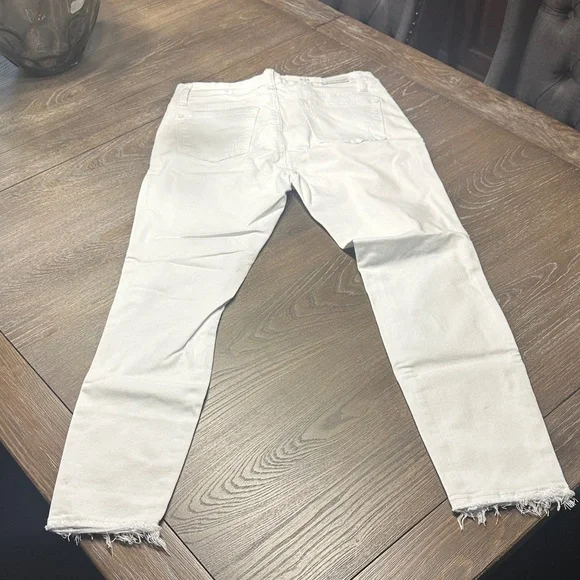 Judy Blue Women's Cropped White Jeans - Picture 6 of 8